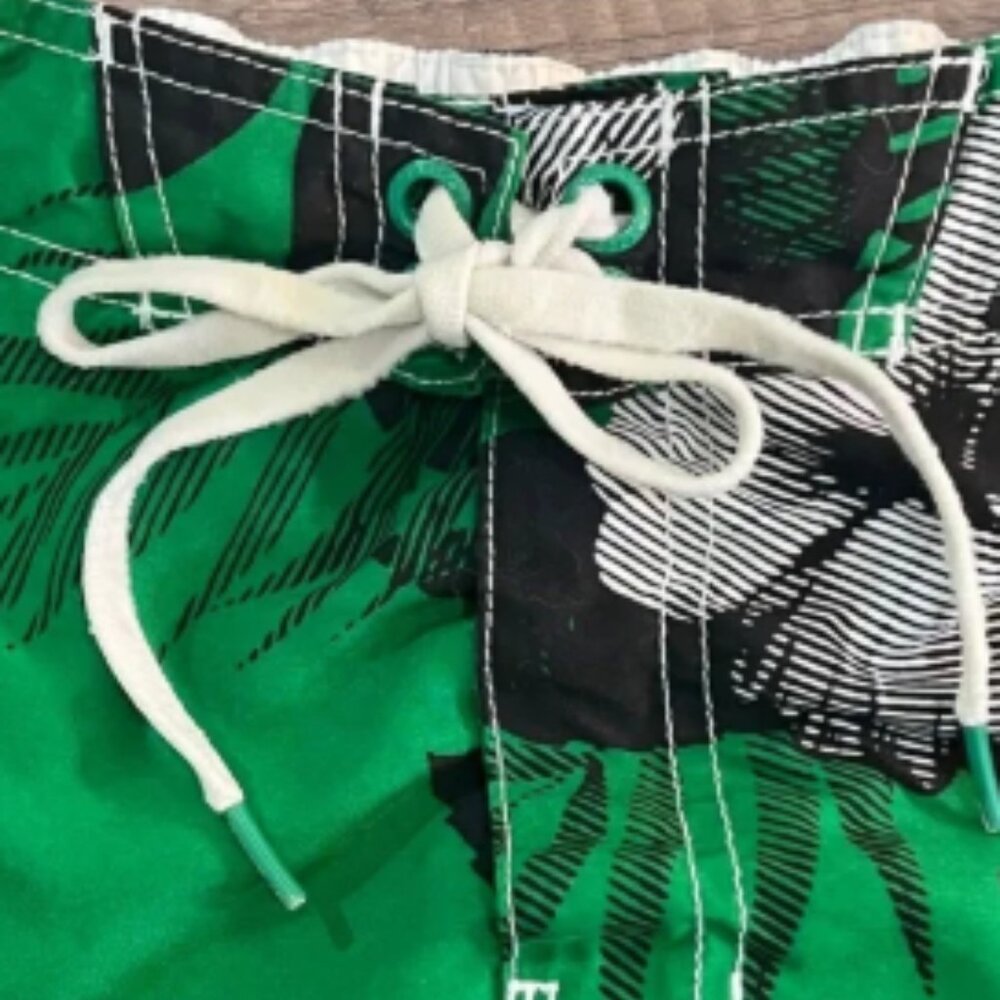 Speedo Green and Black Board Shorts with‎ Tropical Floral Print - Picture 3 of 6